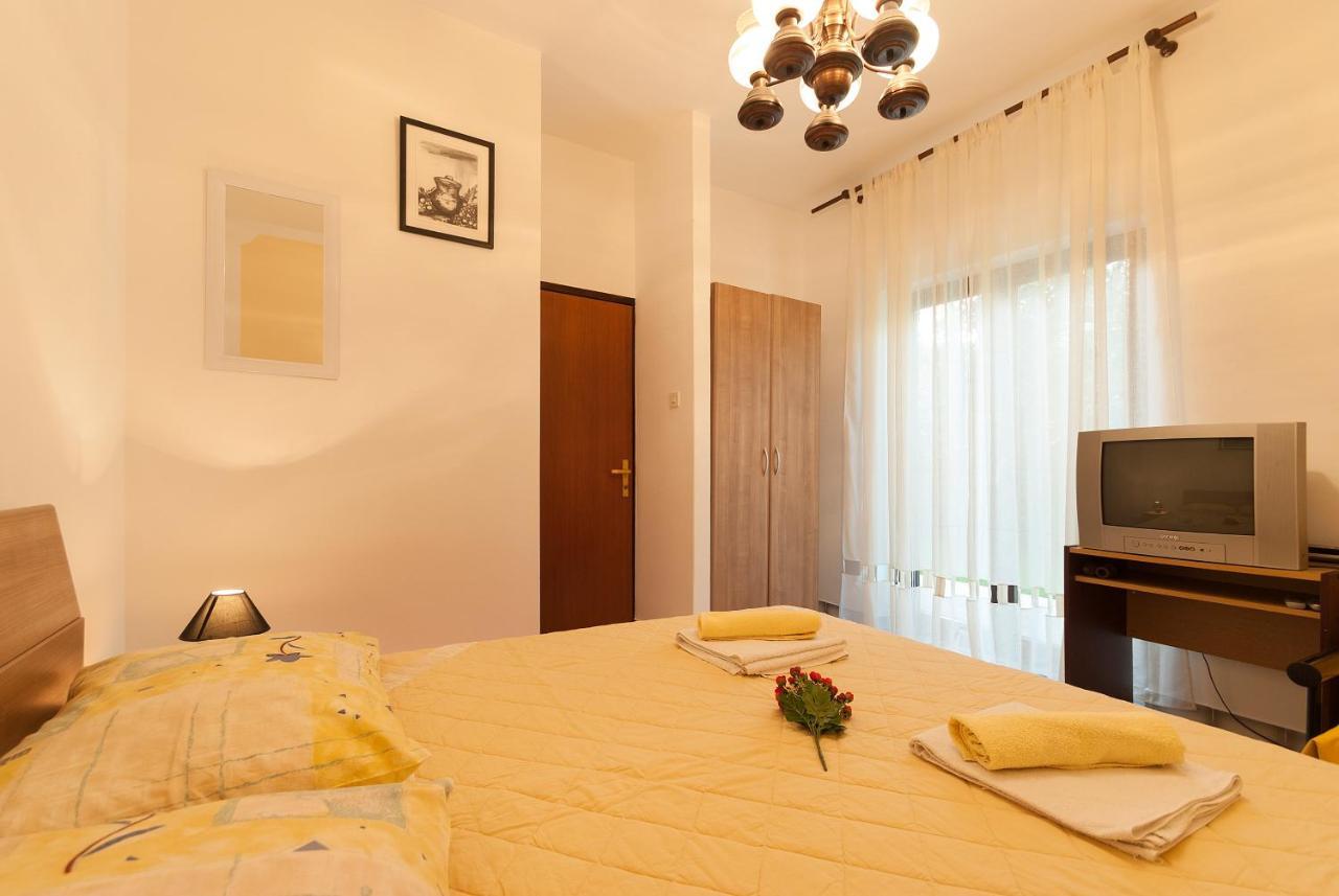 Weis Apartments ロヴィニ 部屋 写真