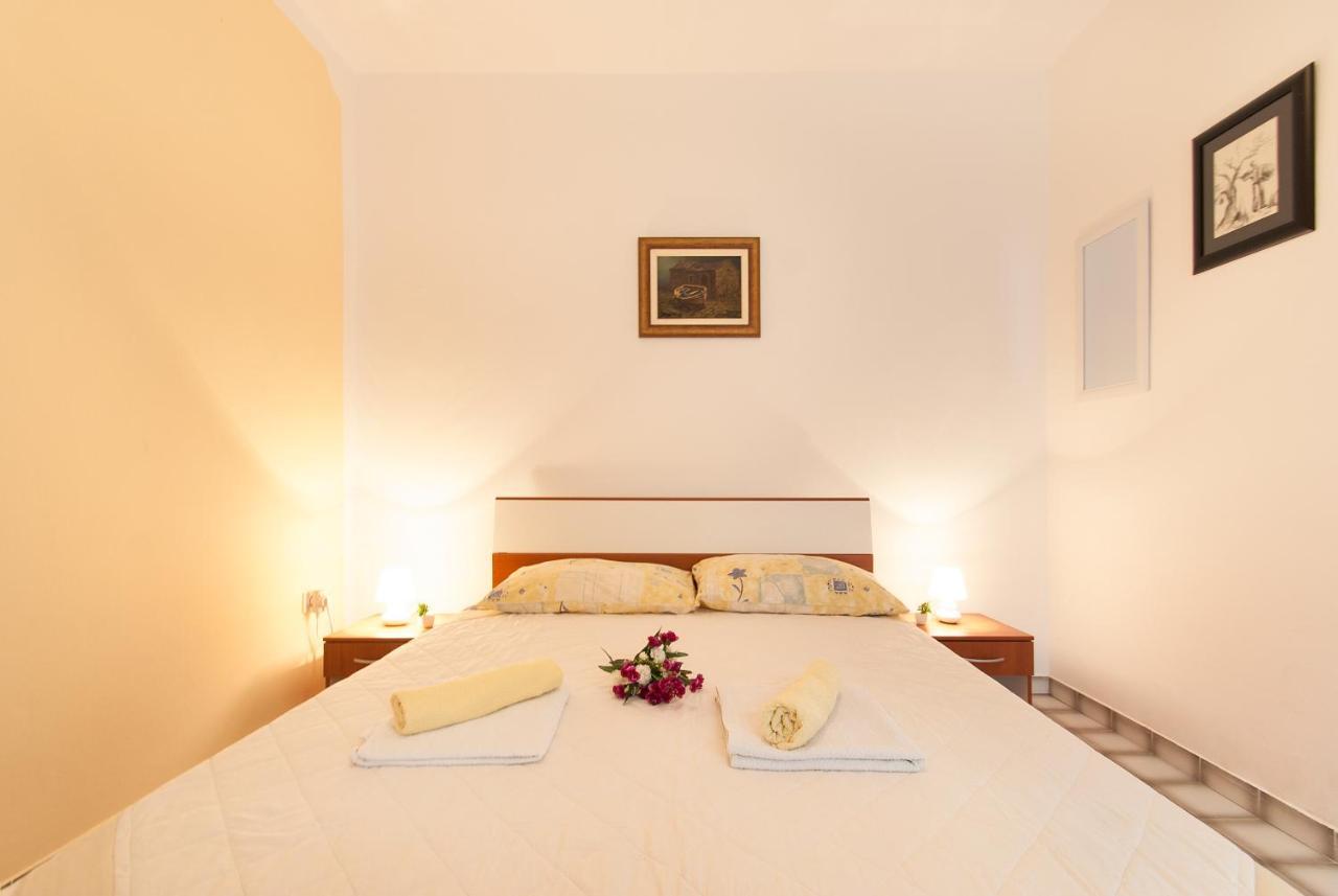 Weis Apartments ロヴィニ 部屋 写真