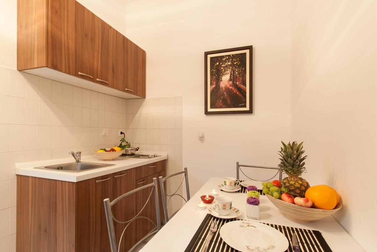 Weis Apartments ロヴィニ 部屋 写真