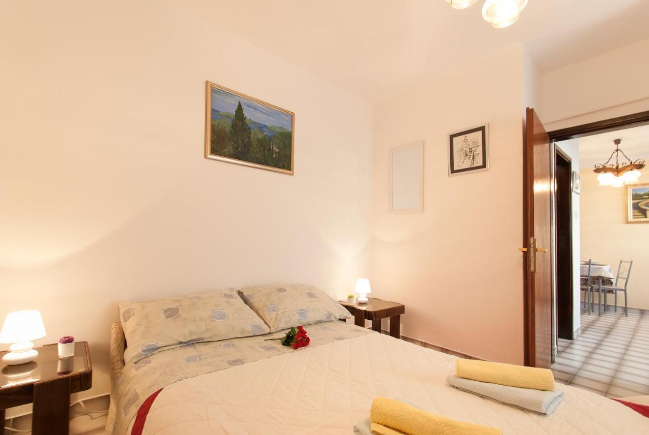 Weis Apartments ロヴィニ 部屋 写真