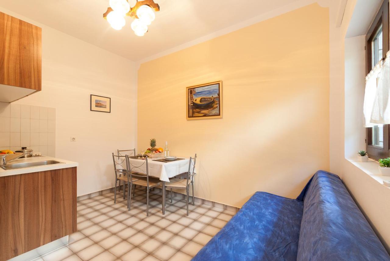 Weis Apartments ロヴィニ 部屋 写真